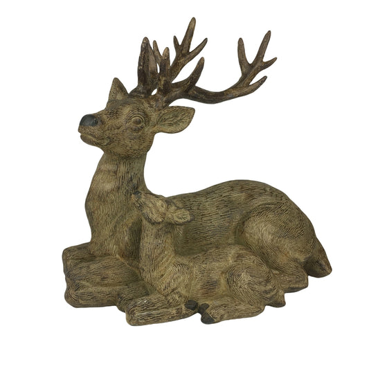 Reno grande sentado con cría